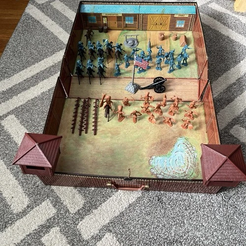 Vintage 1968 Louis Marx Fort Apache Metal Tin Litho Carry All Toy Play Set 67 Pc