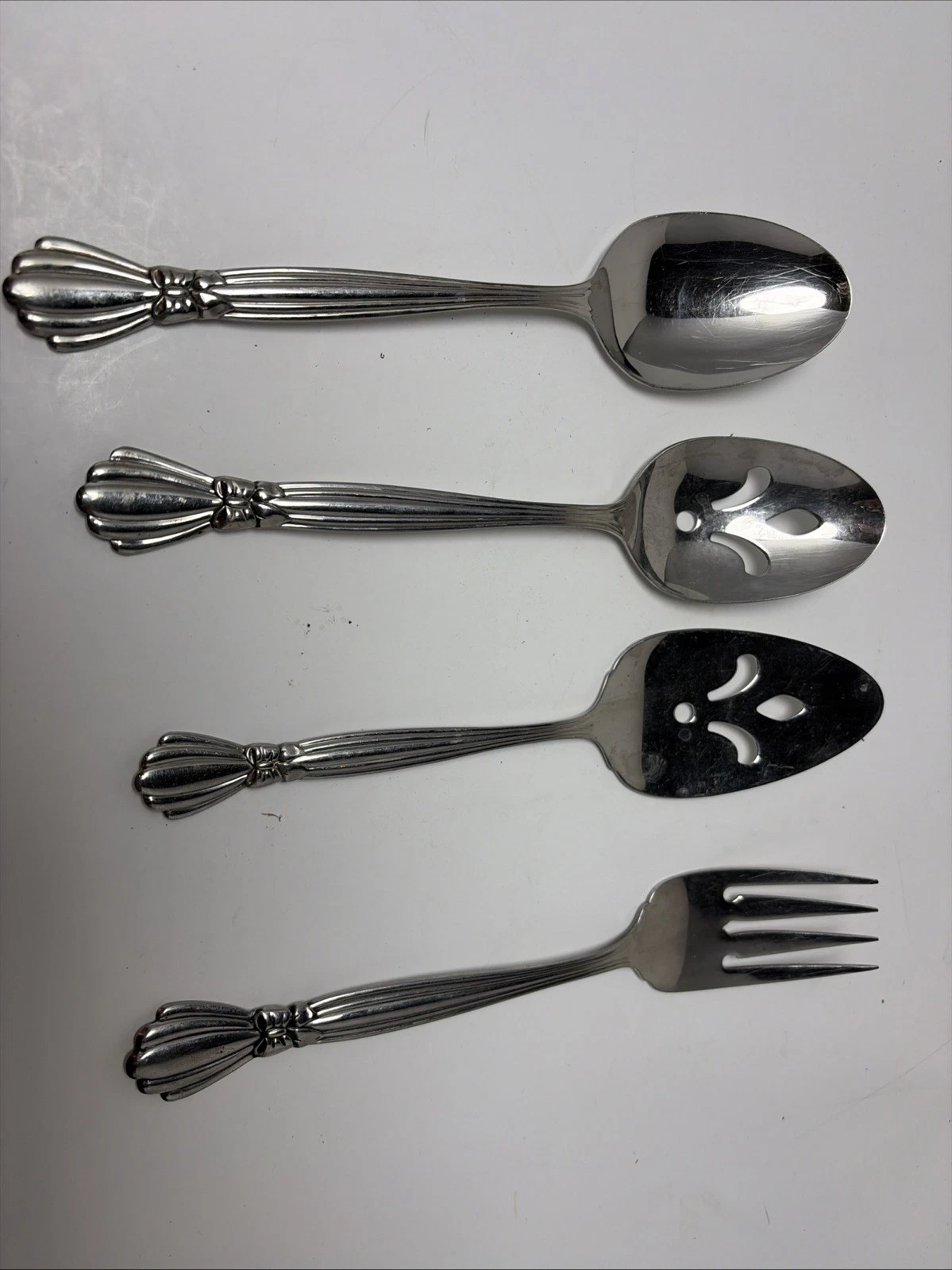 ONEIDA ALEXIS HOSTESS SET 4 PC DELUXE STAINLESS BOW SLOTTED SPOONS, FORK, PIE