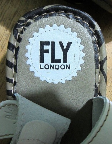 Women's Fly London Pale Grey Wide Strap Sandals Size 7 Casual/Summer - Picture 7 of 8