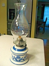 Lámpara de aceite vintage Lamplight Farms EE. UU. con base de porcelana con flores