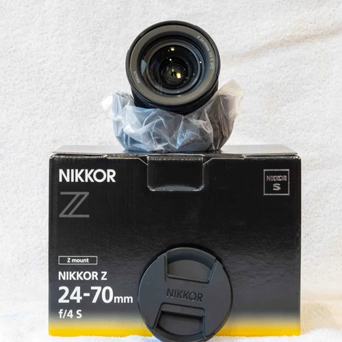 Nikon NIKKOR Z 24-70mm f/4 S Lens- in Pristine Condition 