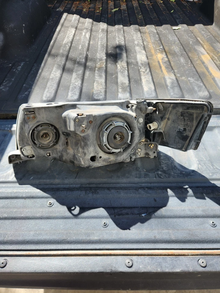 A5 90-94 LEXUS LS400 PASSENGER RIGHT FULL HEADLIGHT LAMP ASSEMBLY OEM 228-74984  - Image 2 of 4