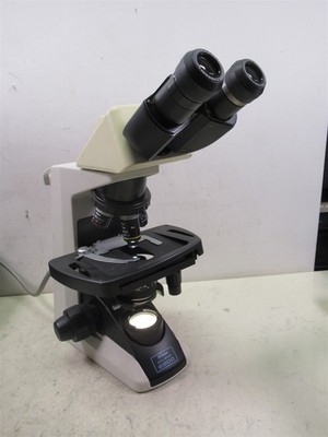 Nikon Eclipse E200 Binocular Microscope with 4 E Plan Objectives & 2 Eyepieces