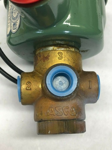 Solenoid Valve, 1/4" female pipe, 3-way, 24VDC coil, 50 psi, NEW - Picture 2 of 2