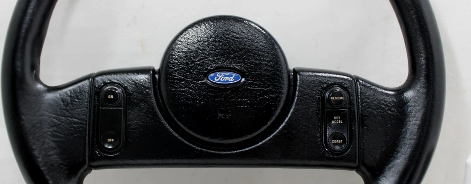 Volante Ford Mustang 1987-1989 con control de crucero y botón de tapa de bocina Foto 4 de 4