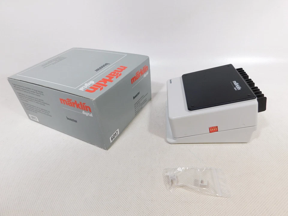 Усилитель цифровой Märklin H0 AC 6017 без адаптера кабель 50 ВА коробка #DS570-3 - Изображение 2 из 4