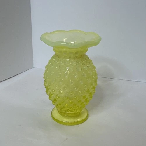 Vtg FENTON Glass BUD VASE Uranium Vaseline Topaz Opalescent Hobnail 3.75" Glows