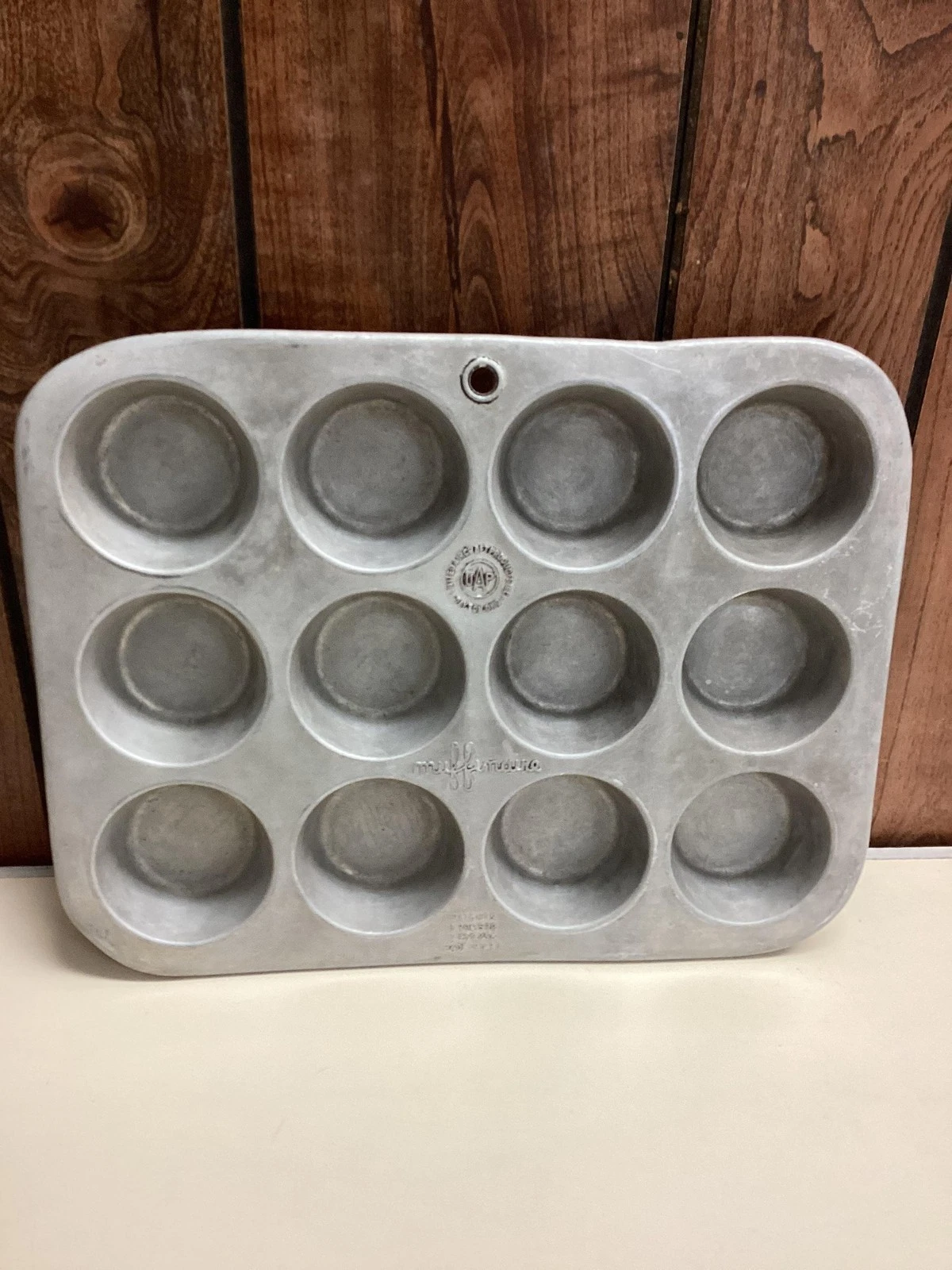 Vintage United Aircraft Products Muffinaire 12 Cup Muffin Pan Silver USA