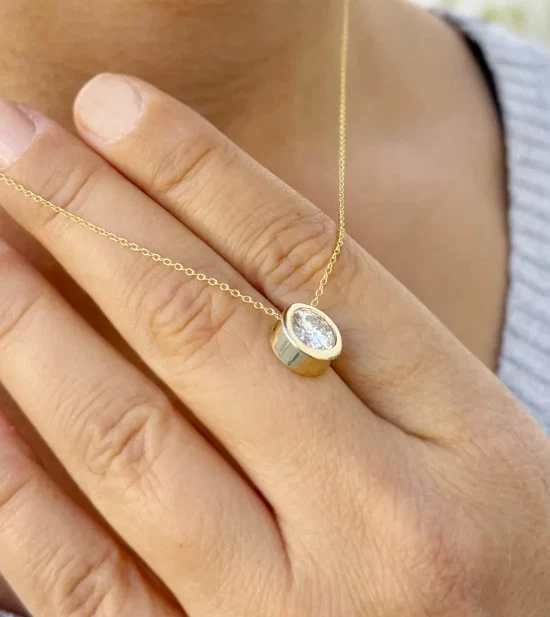 Juego de bisel colgante de boda de oro amarillo sólido de 14 k de 1,50 quilates F/VVS1 corte redondo Foto 3 de 4