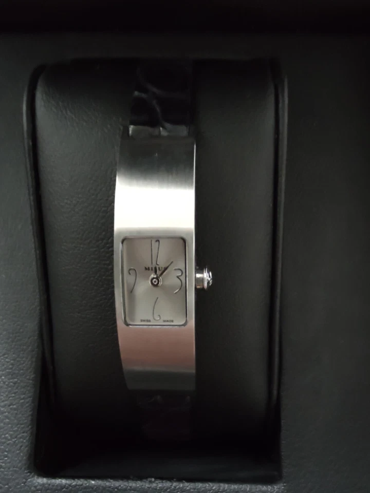 Reloj para mujer Milus Eridana ERI004 acero inoxidable rectangular cuero hecho en Suiza Foto 4 de 4