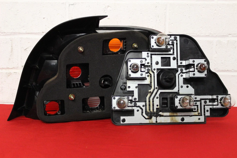 BMW E39 OEM HELLA REAR TAIL LIGHT - LHR LEFT - SEDAN - 5 SERIES 535i 540i 525i - Изображение 3 из 4