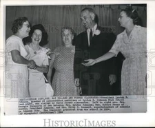 1964 Press Photo Mr & Mrs. Lyndon Johnson and former classmates in Johnson City.