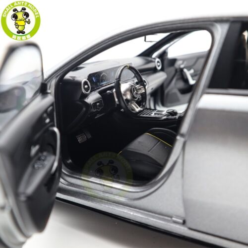 Modellino auto giocattolo 1/18 Mercedes AMG A45 S NZG grigio pressofuso - Foto 9 di 14