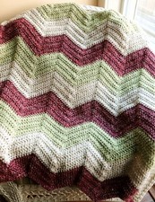 CROCHET baby blanket afghan lap chevron ripple VANNA yarn pink green 32" x 36"
