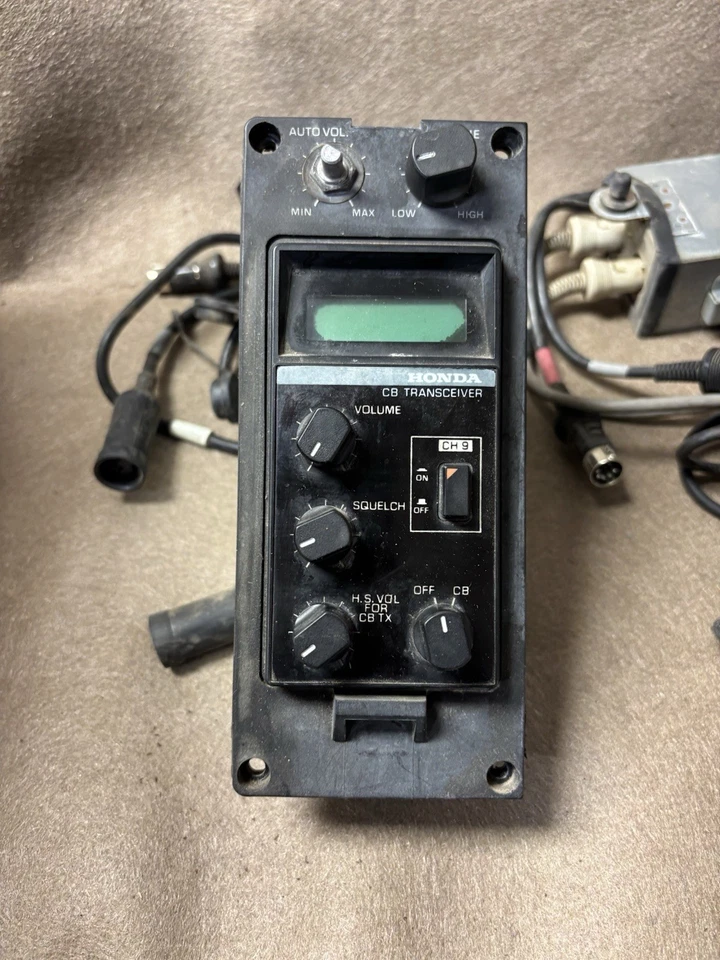 Conjunto de intercomunicador de radio CB 1984-87 Honda Goldwing OEM original Foto 2 de 4