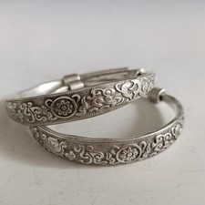 A Pair Old Chinese tibet silver handcarved Auspicious patterns Bracelets