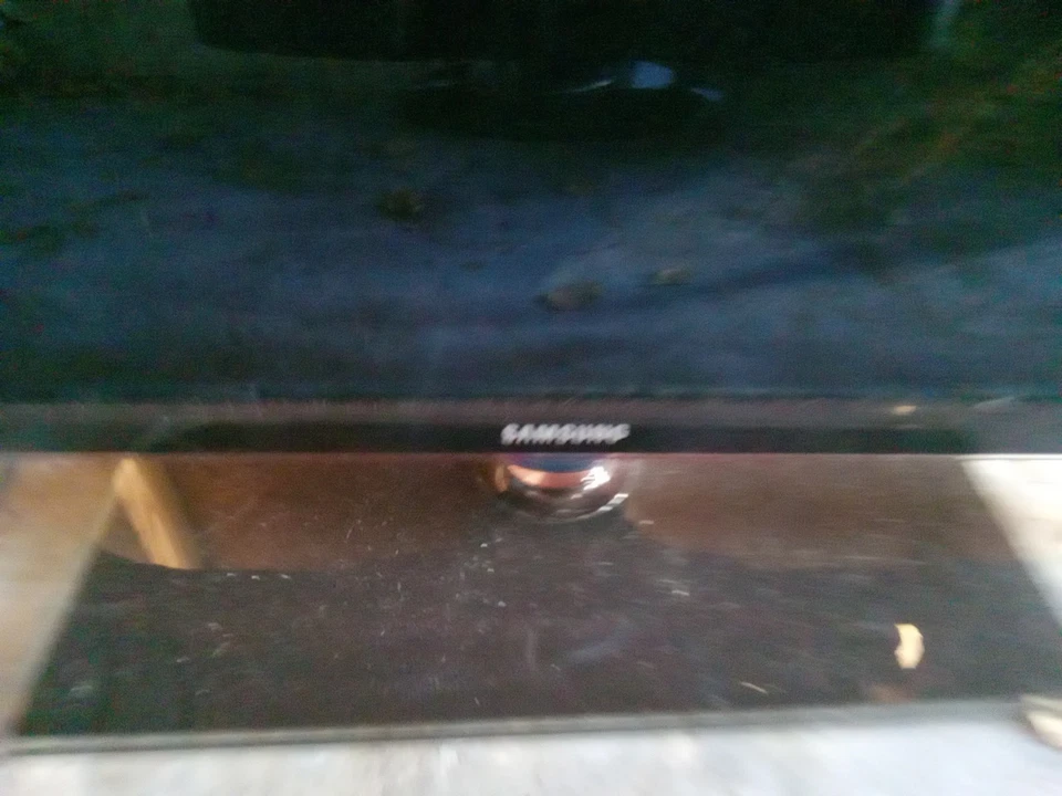 42" Samsung Smart Tv - Image 2 of 4