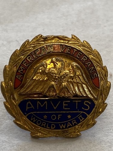 Vintage American Vetrans Of Ww2 Amvets Screw Back Pin - Picture 2 of 7