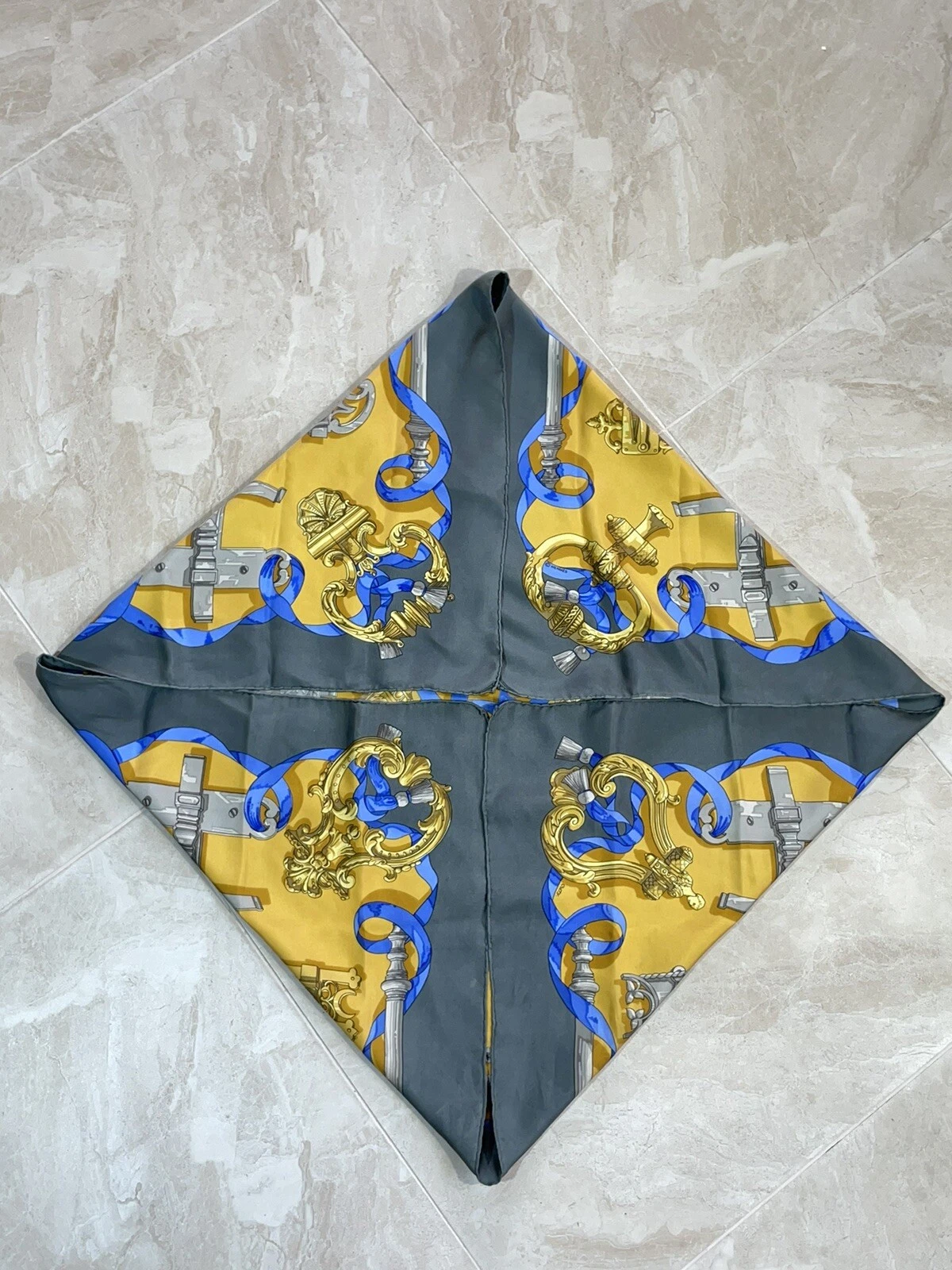 Foulard vintage Hermès Carré 90 Ferronnerie par Cathy (Cary) en soie 