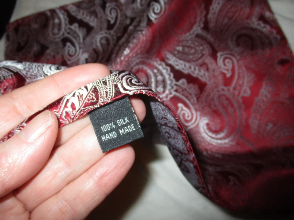 Paisley 100 % seda hecho a mano arándano rojo plata 11" cuadrado de bolsillo Foto 3 de 3