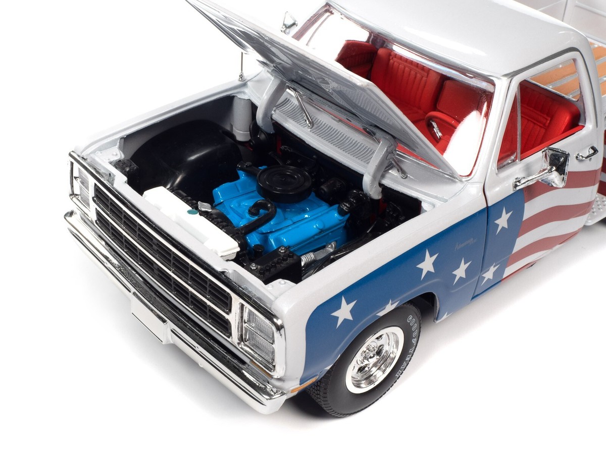 AW/'80 Dodgeダッジ D150 PickUpピックアップ 1/18 Auto World '80 Dodge D150 Patriotic Pick-Up Truck 1:18 Scale