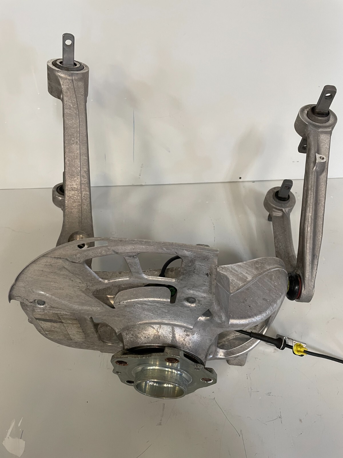 Ferrari California FRONT Left SPINDLE KNUCKLE ARM 237285 235132 235136(3k miles)