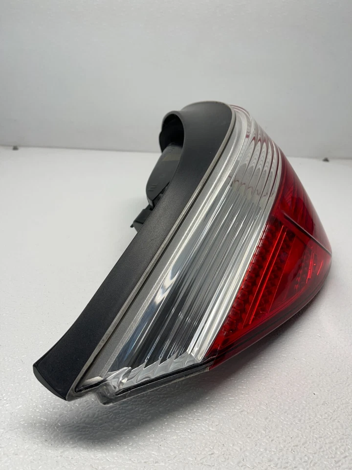 2004 - 2007 BMW 525i 530i 545i 550i M5 E60 левый задний фонарь стоп-сигнал лампа - Изображение 4 из 4