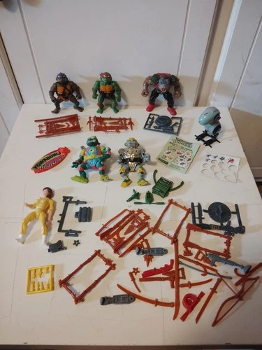 Vintage 1988 Teenage Mutant Ninja Turtles Action Figures Lot + Accessories