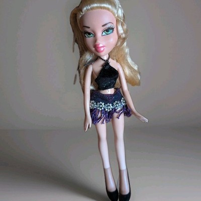 Bratz Step Out Cloe Doll With Outfit Shoes Necklace Excellent Condition. 
