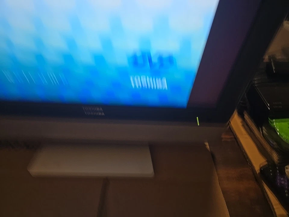 Toshiba 20" TV/DVD Combo TheaterWide HD Model 20HLV86  RV Gaming Retro - Image 4 of 4