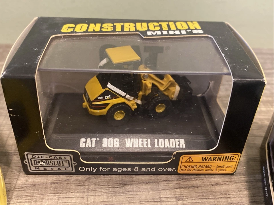 Lot of 3 NEW NORSCOT CONSTRUCT MINI'S CAT WHEEL LOADER EXCAVATOR  D5G TRACTOR - Image 3 of 4