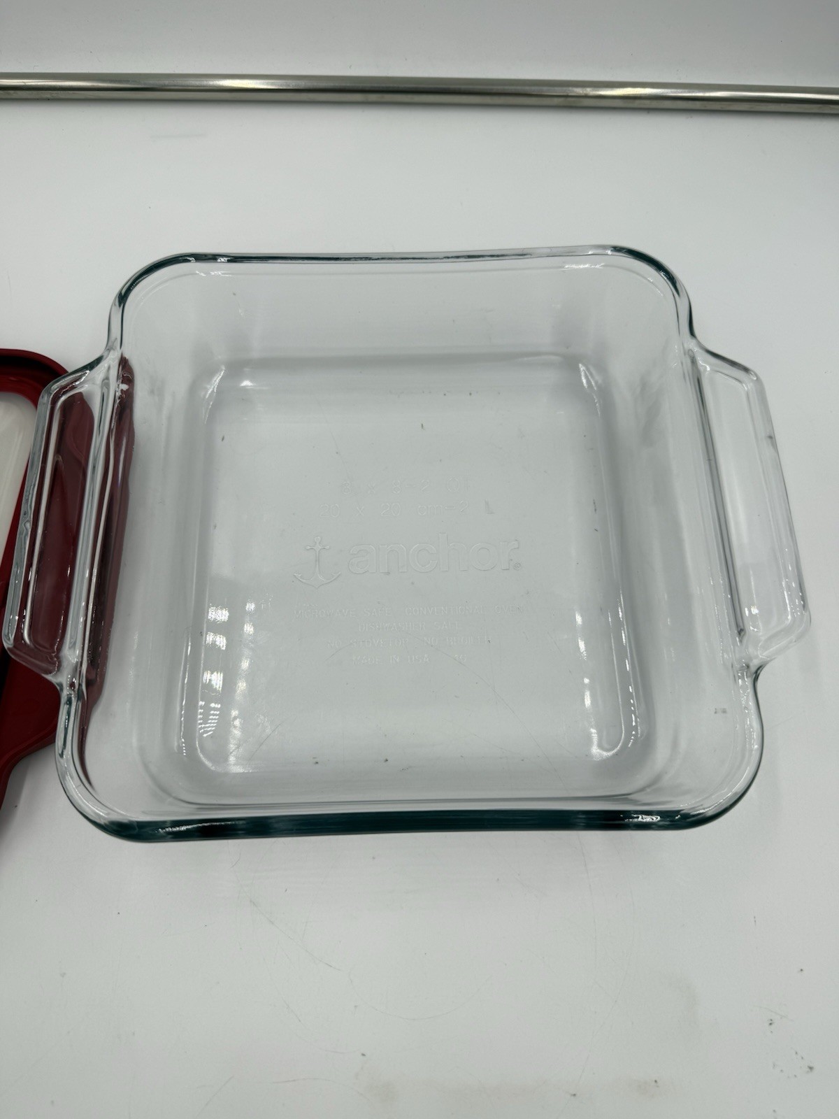Anchor Square Cake Dish with TrueFit Lid, 8-Inch, Cherry 2 Qt Used