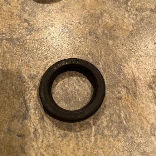 JM/ PARKER OIL SEAL 9848 H1L5 NIB Open Box ! Free And Fast Shipping !