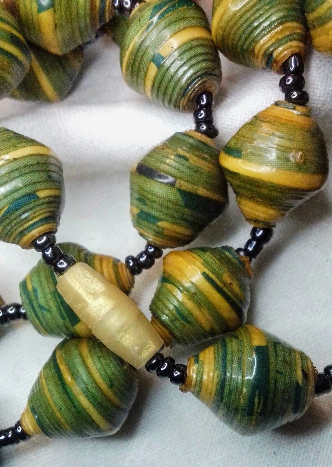 VETEMENTS Collana vintage fatta a mano perle di carta verde e gialla 18 pollici
