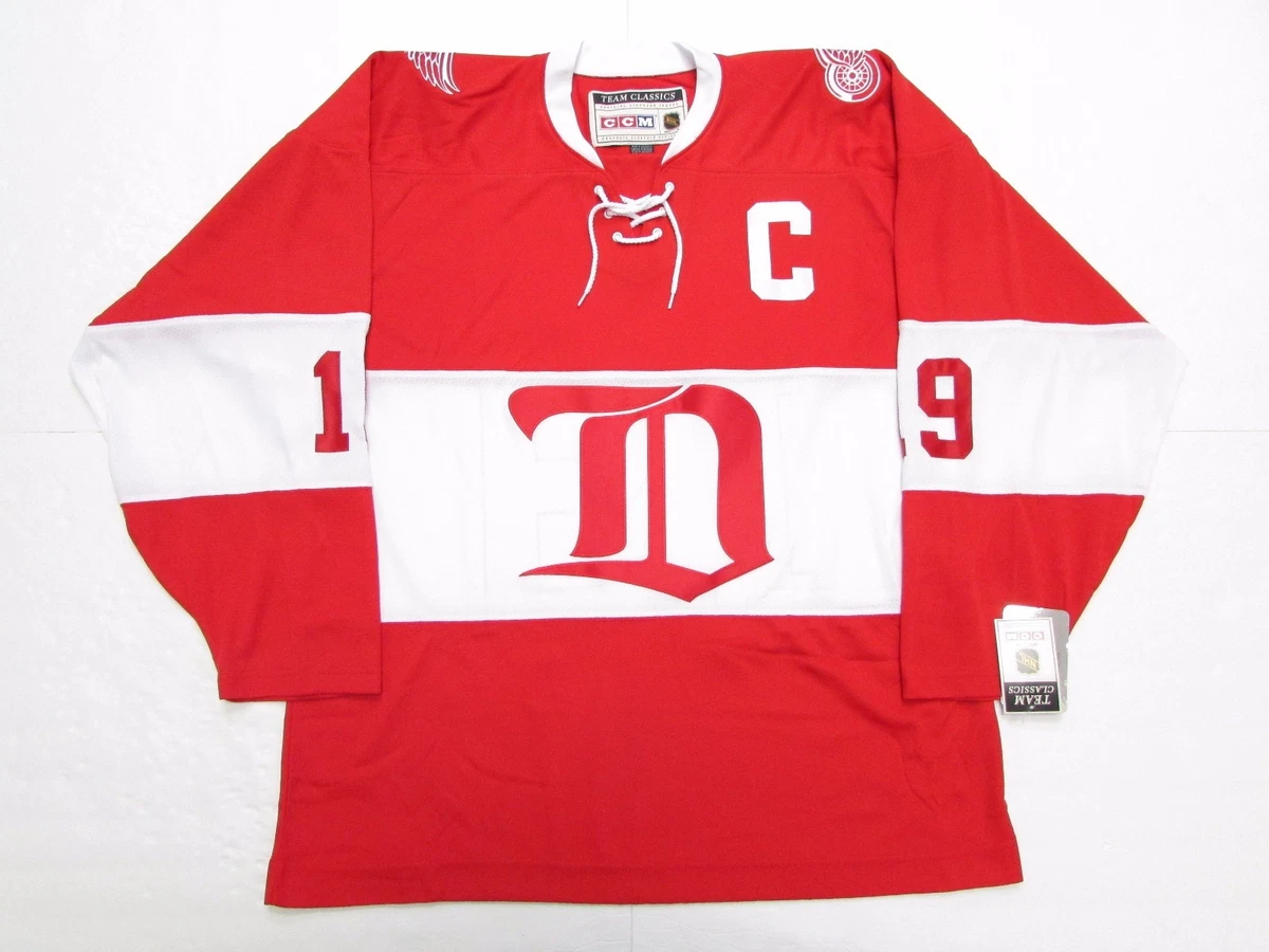 STEVE YZERMAN DETROIT RED WINGS ALUMNI VINTAGE CCM HOCKEY JERSEY