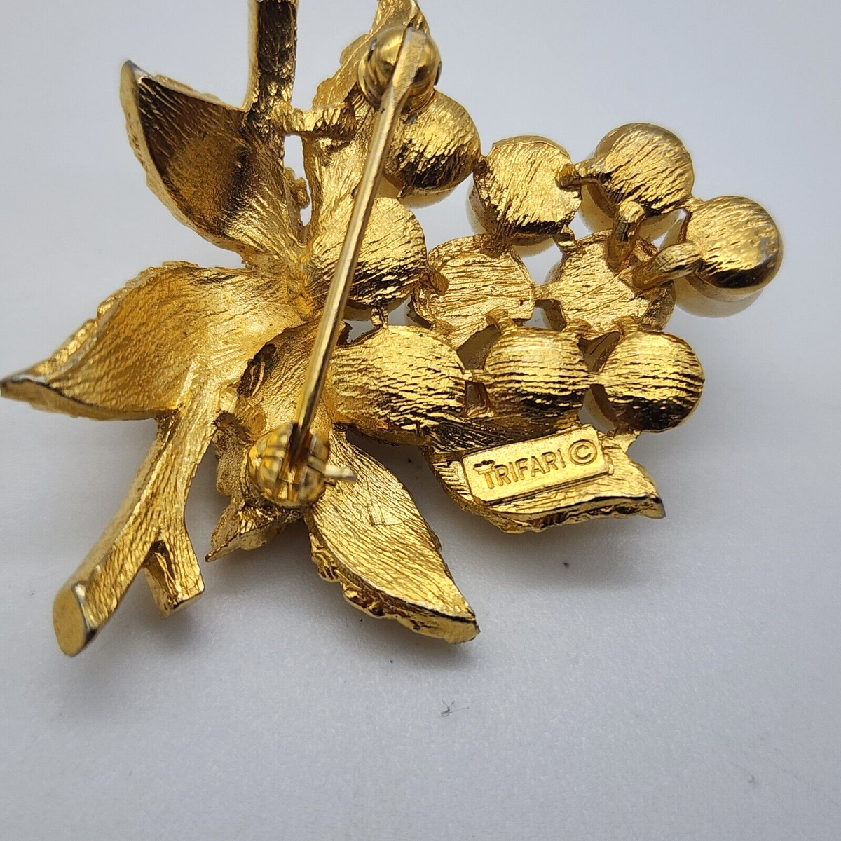 Vintage crown Trifari Faux Pearl Berry Cluster Leaf Gold toned  Brooch Vintage Crown Trifari Leaf Berry Cluster Branch Faux Pearl  main image 2