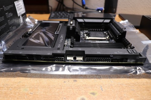 ASUS ROG MAXIMUS Z890 EXTREME Intel Z890 LGA 1851 E-ATX motherboard 2 - Afbeelding 7 van 11