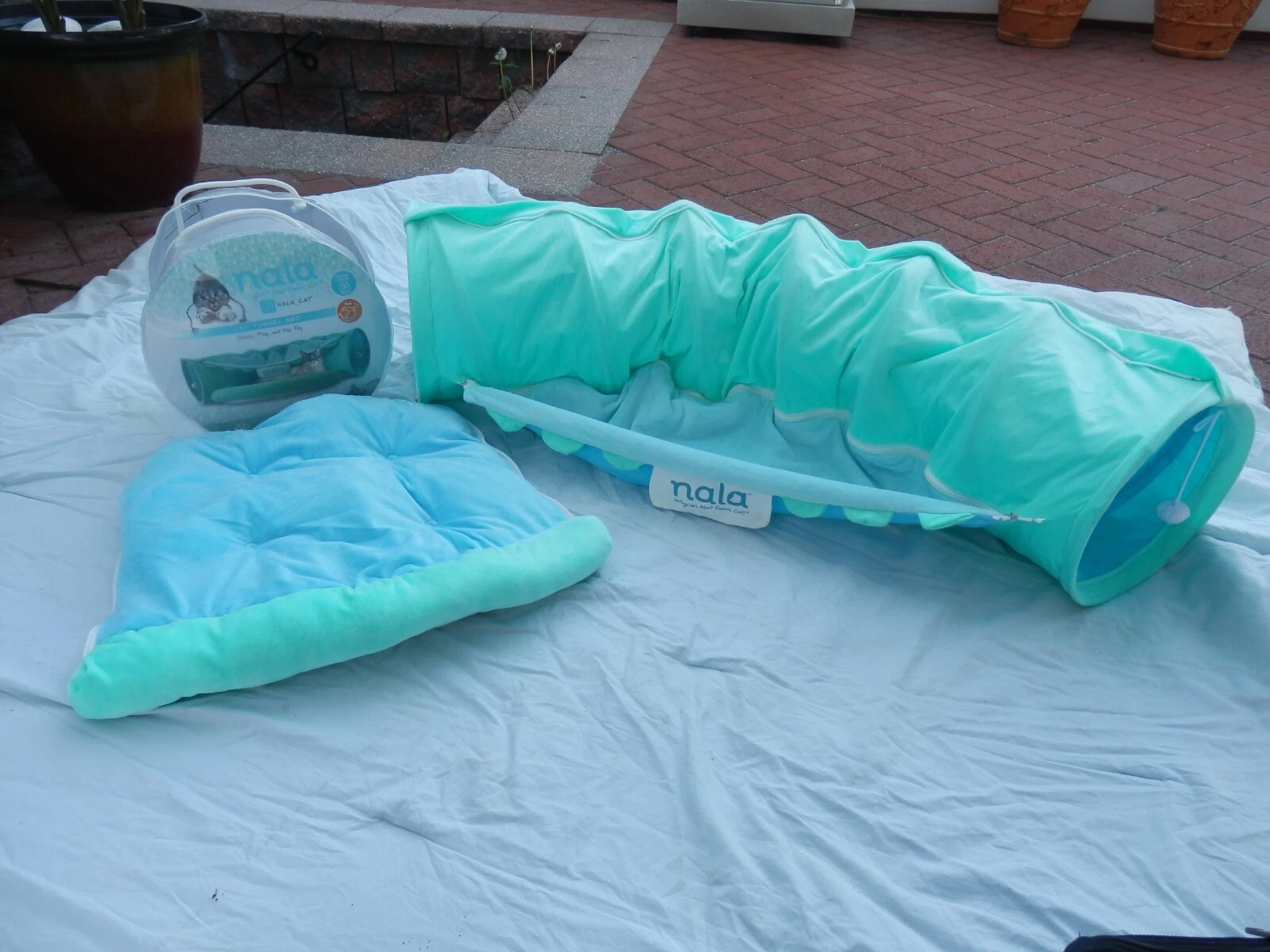 Nala Cat Tunnel Bed for Indoor Cats, 48"