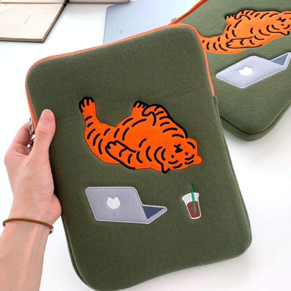 【MUZIK TIGER】Sitting Tiger Laptop/Tablet Pouch(S)_9.7~11 MUZIK TIGER Lazy Tiger Laptop Tablet Pouch Sleeve Official