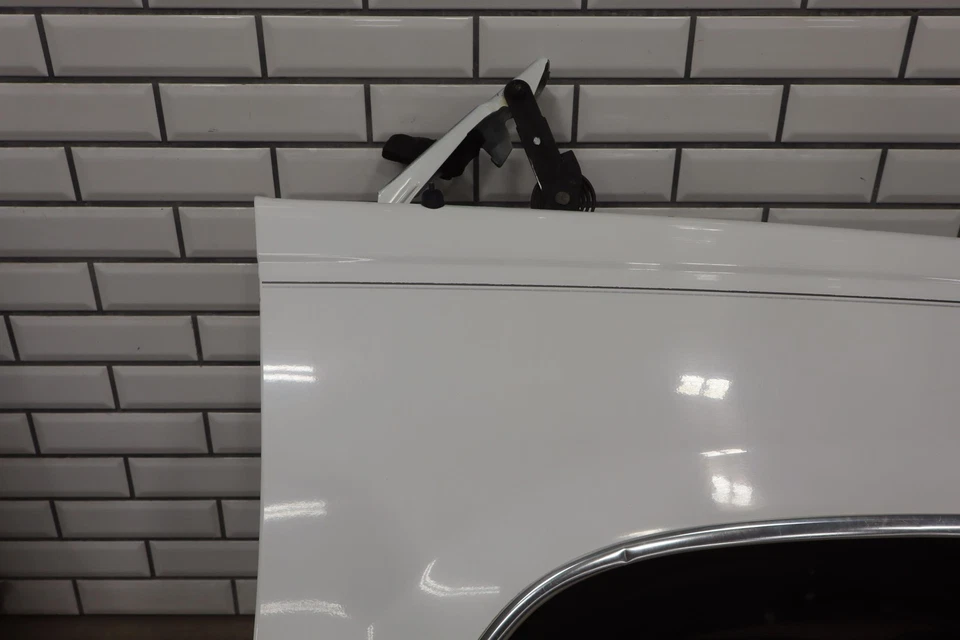 88-98 Chevy Truck SUV GMT400 OBS Right RH Fender White / Pewter OEM - Image 4 of 4