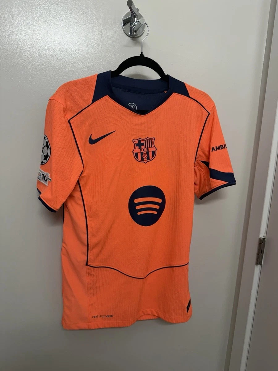 Preços baixos em Tamanho S Fc Barcelona Laranja fã de Futebol