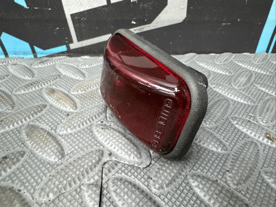 Luz marcadora roja para maletero Hummer H2 2003-2007 fabricante de equipos originales Foto 4 de 4