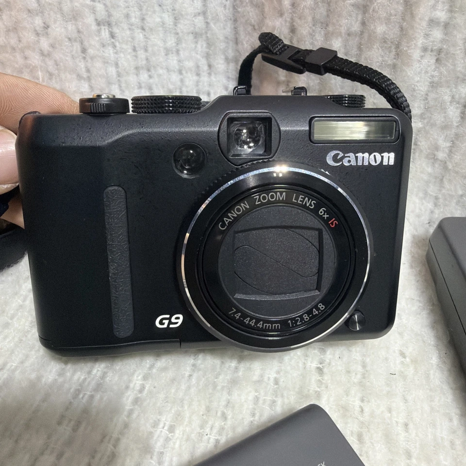 Canon Powershot G9 Digital Point-and-Shoot 6x Zoom 12.1mp - Image 4 of 4
