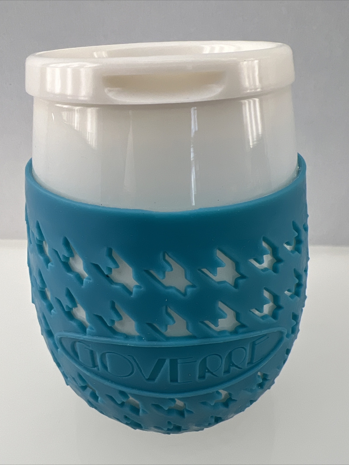 GOVERRE Portable Stemless Wine Glass Silicone Sleeve Drinkthrough Lid