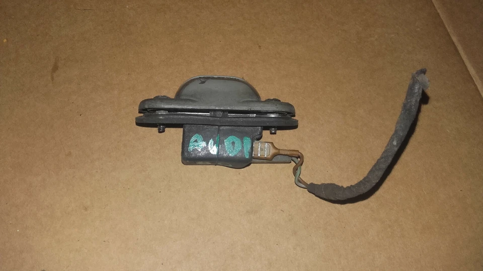 Audi 80 90 100 eclairage plaque HELLA 0022898  - Photo 3/3