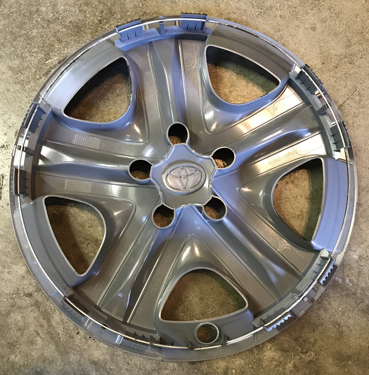 1 OEM Toyota Rav4 17" Hubcap Wheel Cover 2016 2017 2018 Black/Silver