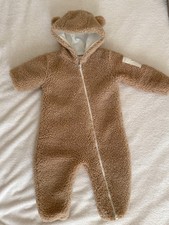 Moncler Enfant Baby Grow pezzo unico in orsacchiotto 12-18 mesi. Usato in ottime condizioni