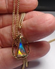 9ct gold Opal pendant on 9ct gold chain