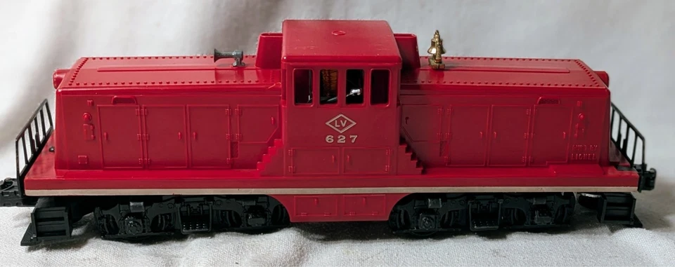 Lionel 627 Post War O Gauge Lehigh Valley (LV) GE 44 Ton Diesel Switcher - RTR - Image 4 of 4
