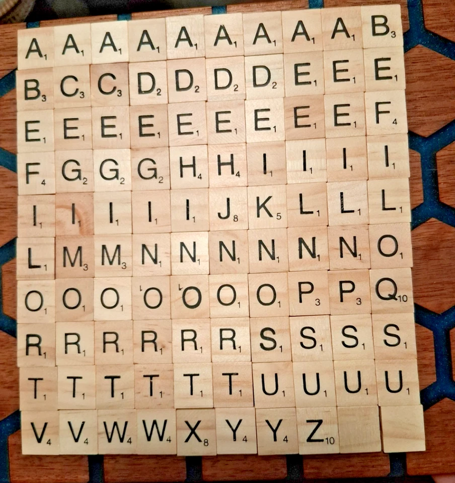 Conjunto completo de 100 azulejos de letras de scrabble peças de jogo originais de madeira letras de madeira  - Imagem 4 de 4